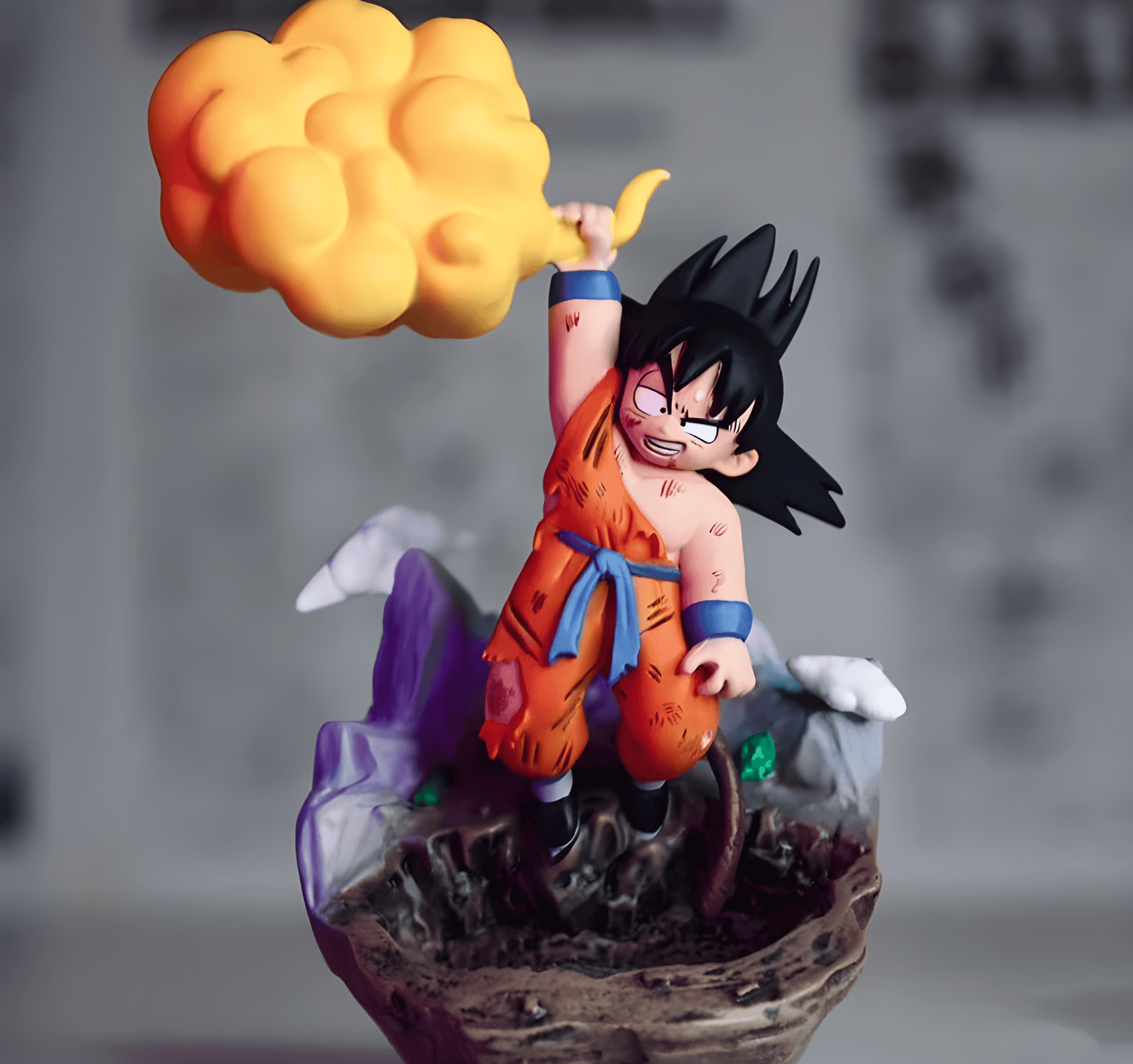 Figurine Dragon Ball Goku Accroché à son Nuage