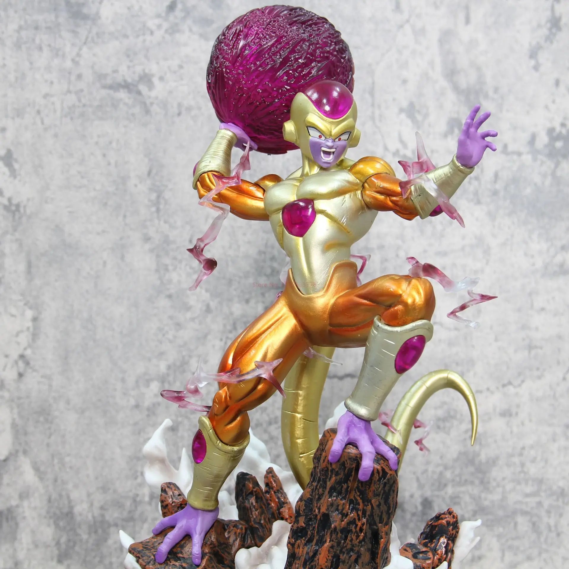 Figurine Golden Freezer Enragé